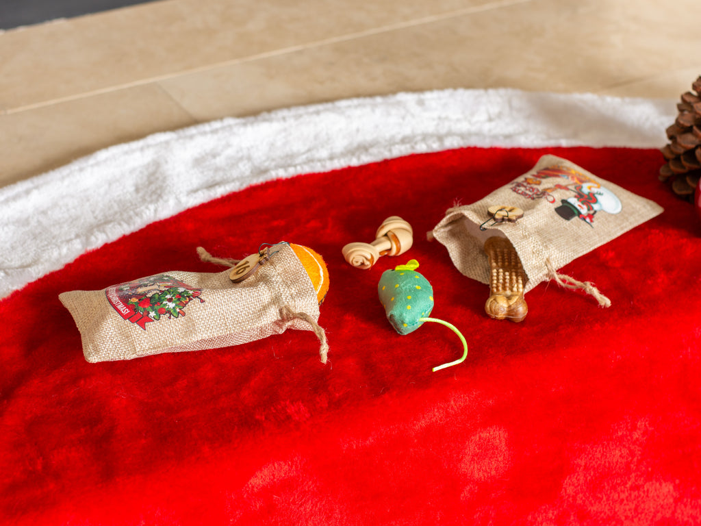 Personalized Mantel Advent Calendar for your Pet – 24 numbered Burlap Bags, Filled or Unfilled.  3 Holiday Designs, 4 wood options