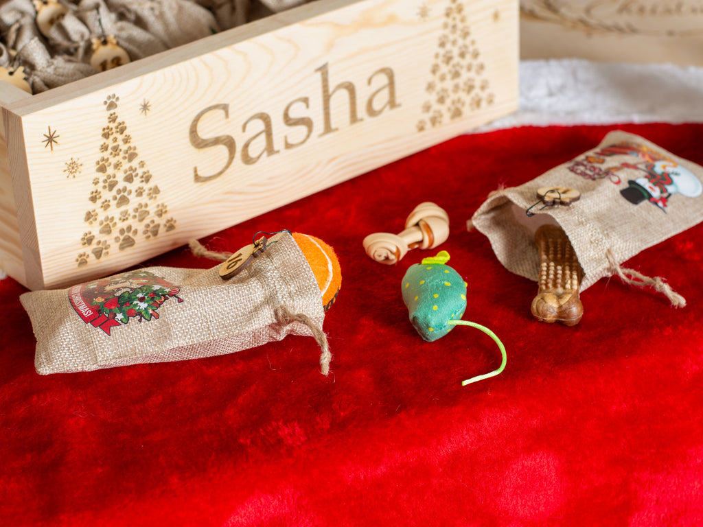 Personalized Advent Calendar for your Pet– 24 Burlap Bags in Engraved Box – Reusable Dog or Cat Christmas Countdown – Filled or Empty Option
